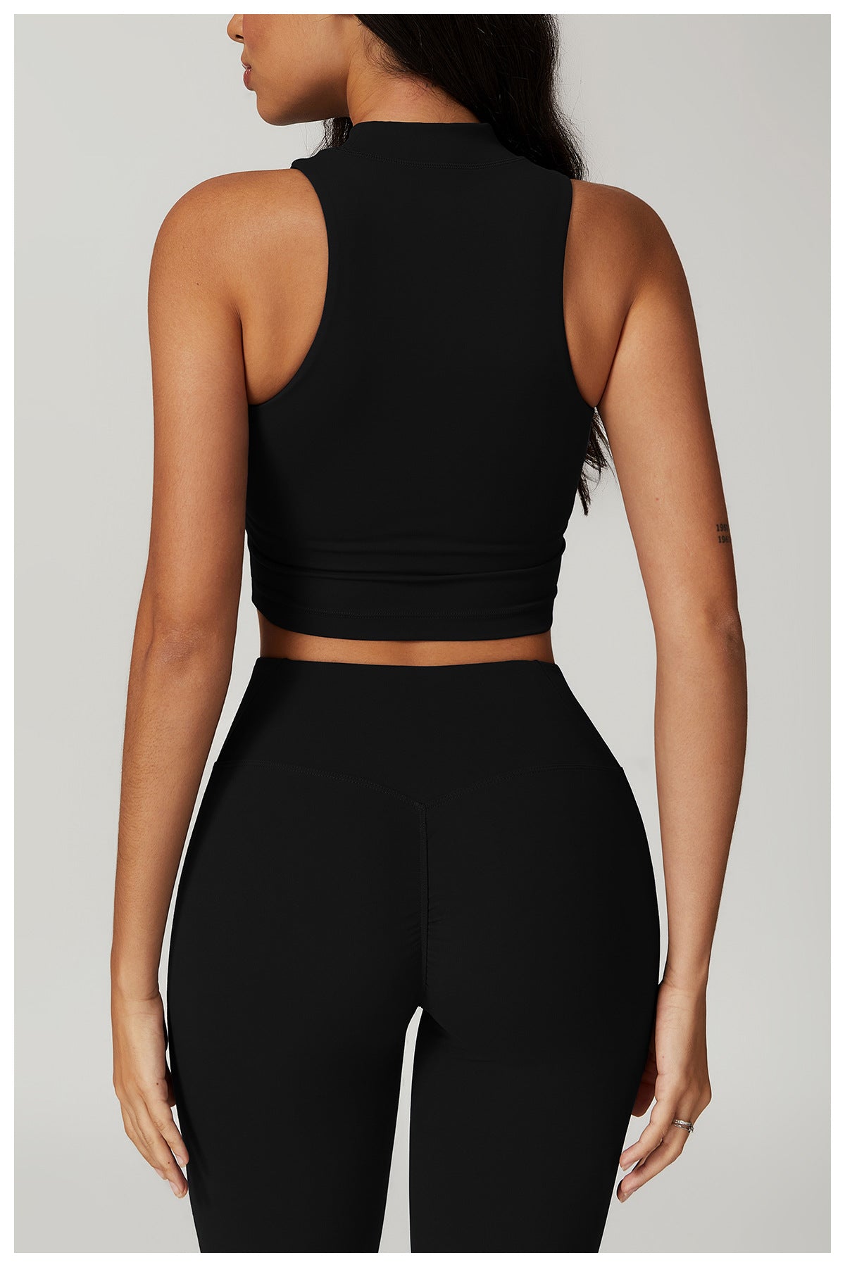 Haut de sport sans manches à col rond